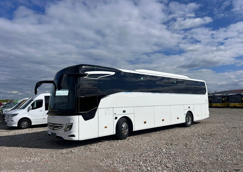 Mercedes-Benz Tourismo - Távolsági busz: 4 kép. Mercedes-Benz Tourismo - Távolsági busz: 4 kép.