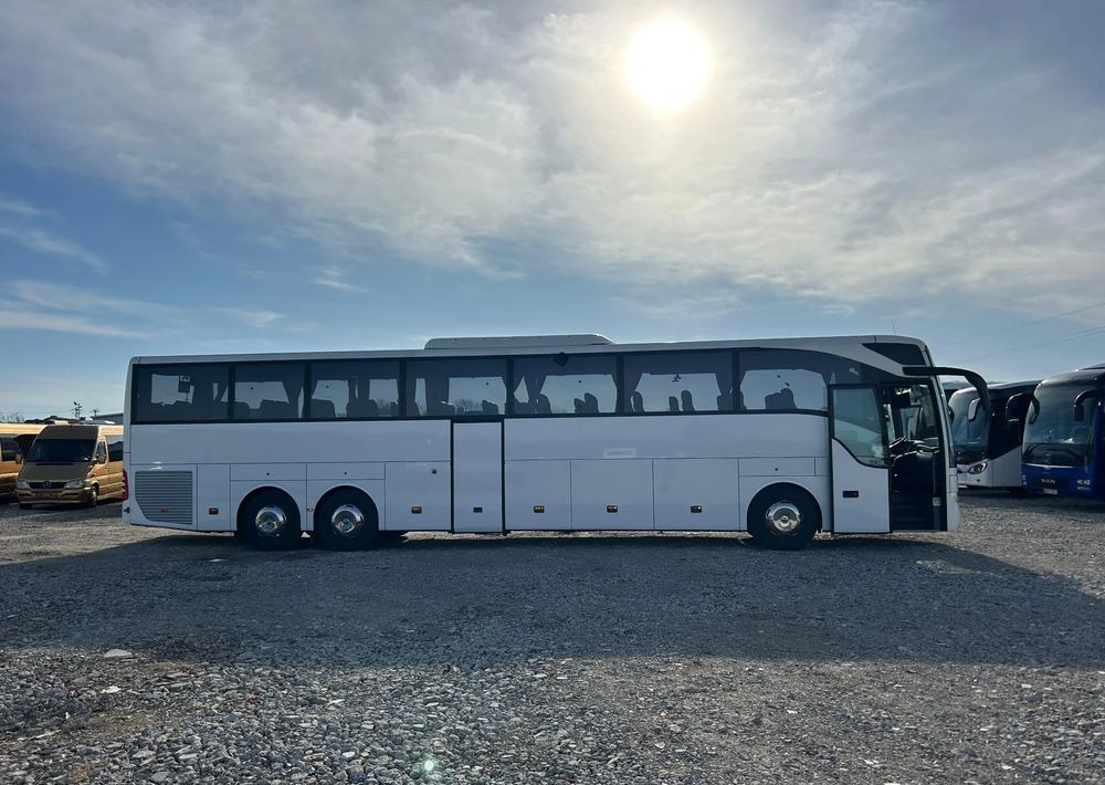 Mercedes-Benz Tourismo - Távolsági busz: 4 kép. Mercedes-Benz Tourismo - Távolsági busz: 4 kép.