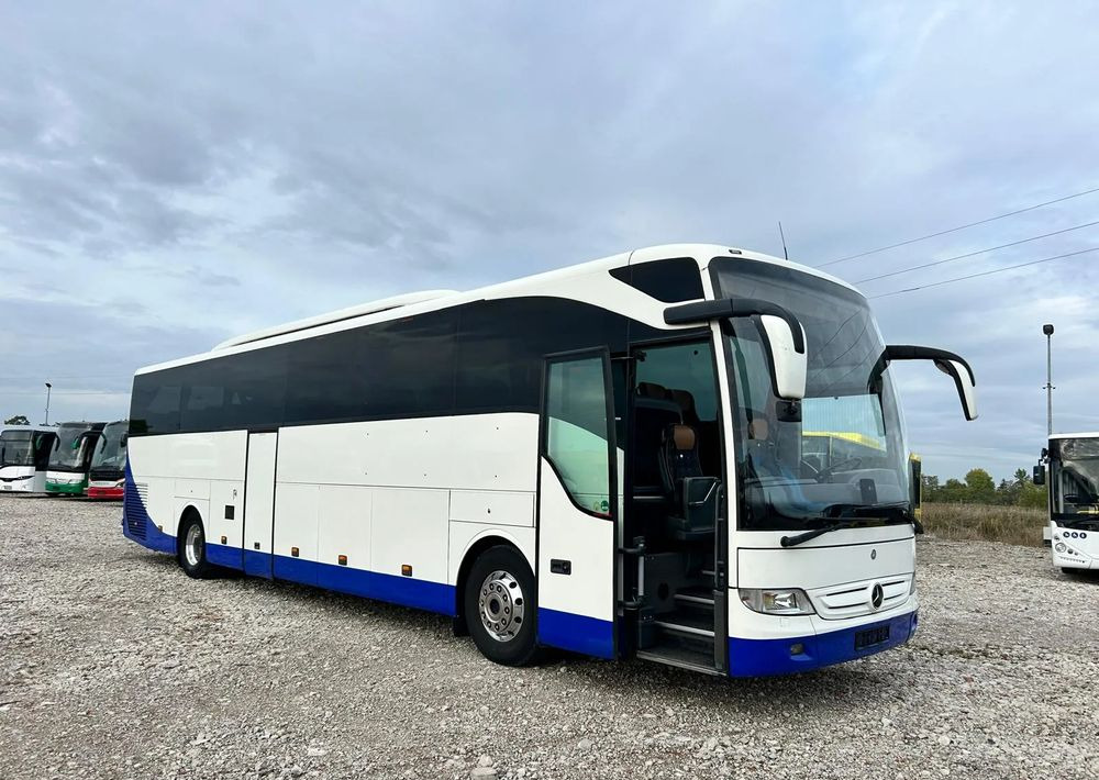 Mercedes-Benz Tourismo - Távolsági busz: 2 kép. Mercedes-Benz Tourismo - Távolsági busz: 2 kép.