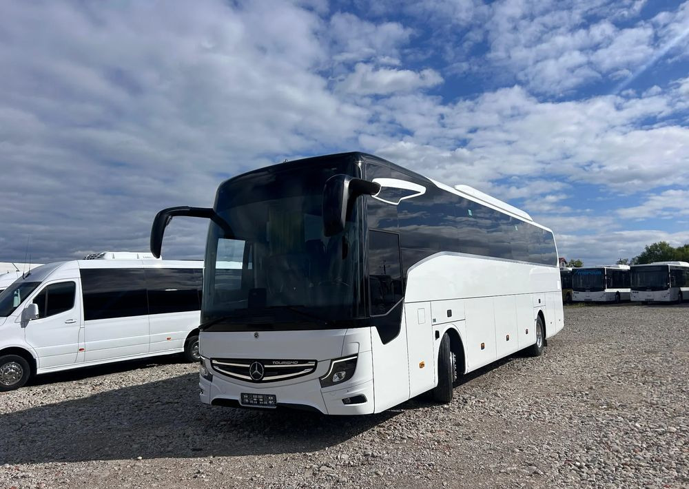 Mercedes-Benz Tourismo - Távolsági busz: 3 kép. Mercedes-Benz Tourismo - Távolsági busz: 3 kép.