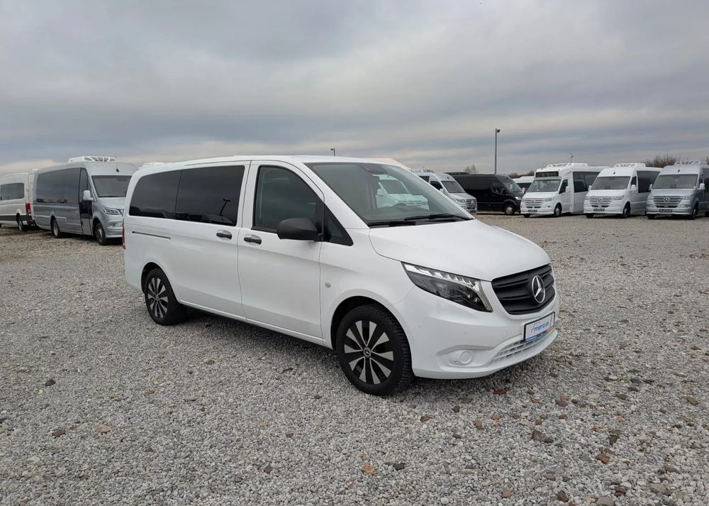 Mercedes-Benz Vito Tourer 114 - Minibusz, Kisbusz: 2 kép. Mercedes-Benz Vito Tourer 114 - Minibusz, Kisbusz: 2 kép.
