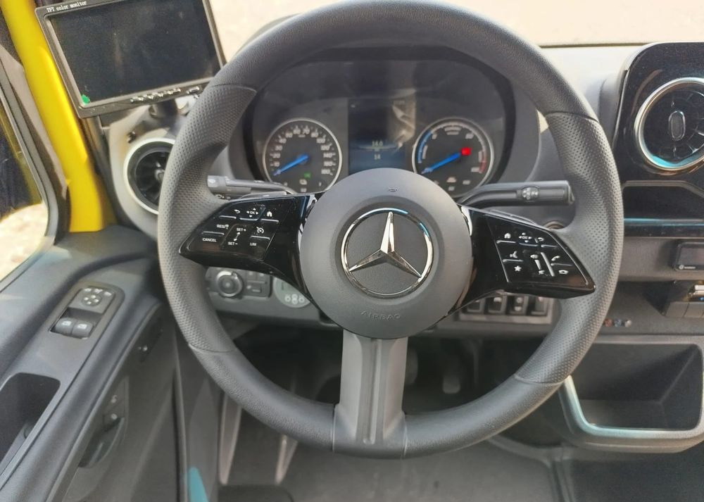 Új Minibusz, Elektromos busz Mercedes-Benz eSprinter: 18 kép.