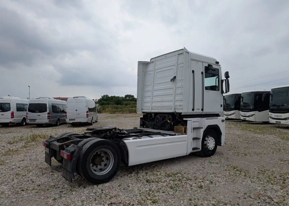 Renault Magnum - Nyergesvontató: 4 kép. Renault Magnum - Nyergesvontató: 4 kép.