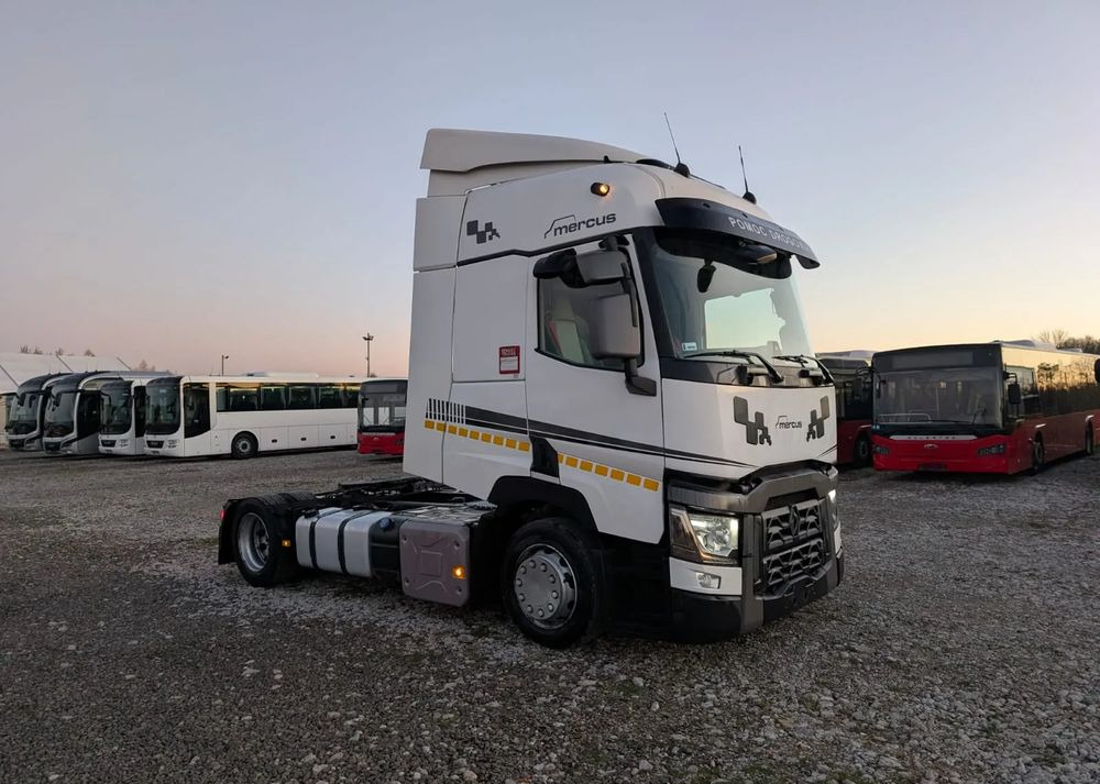 Renault T440 - Nyergesvontató: 2 kép. Renault T440 - Nyergesvontató: 2 kép.