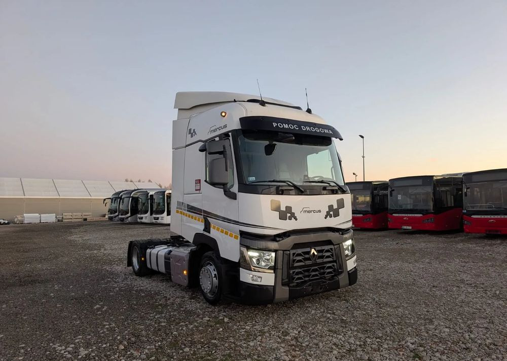 Renault T440 - Nyergesvontató: 1 kép. Renault T440 - Nyergesvontató: 1 kép.