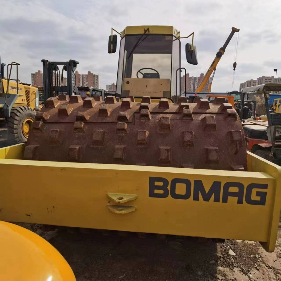 BOMAG BW217D-2 - Talajtömörítő: 3 kép. BOMAG BW217D-2 - Talajtömörítő: 3 kép.