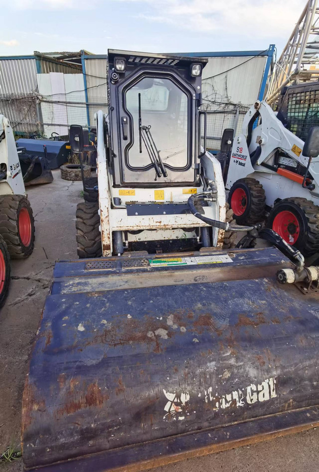 Bobcat S16 - Mini homlokrakodó: 4 kép. Bobcat S16 - Mini homlokrakodó: 4 kép.