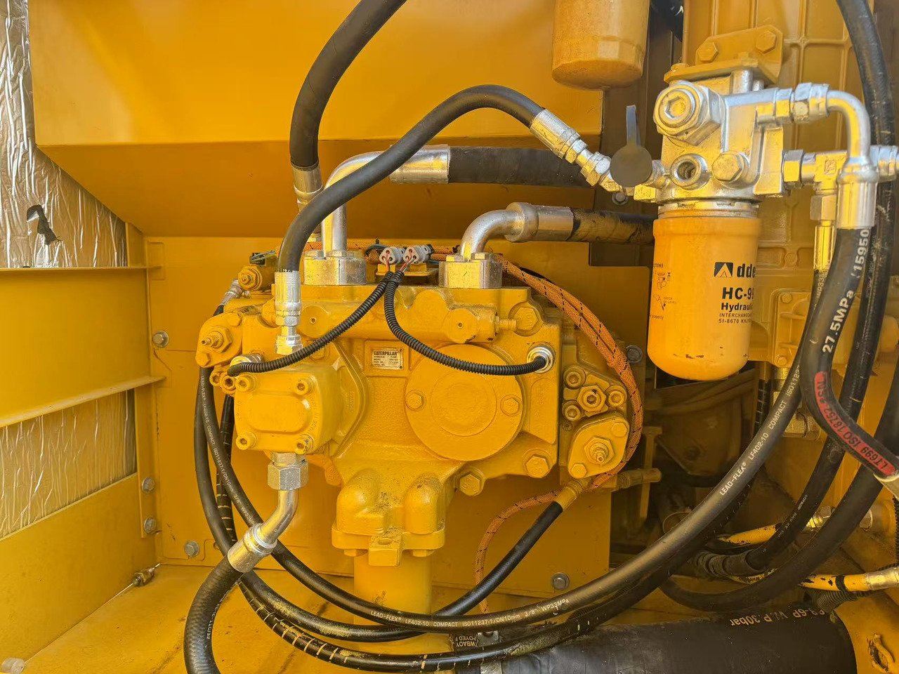 CAT 320CL - Lánctalpas kotró: 5 kép. CAT 320CL - Lánctalpas kotró: 5 kép.