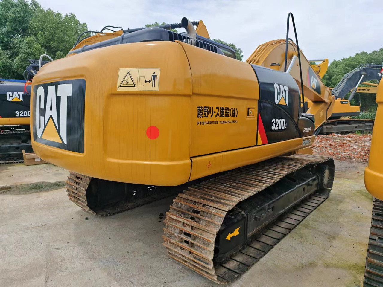 CAT 320D 320D2 320DL - Lánctalpas kotró: 2 kép. CAT 320D 320D2 320DL - Lánctalpas kotró: 2 kép.