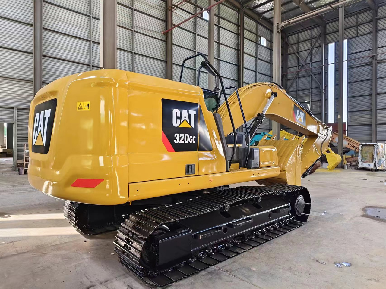 CAT 320GC - Lánctalpas kotró: 2 kép. CAT 320GC - Lánctalpas kotró: 2 kép.