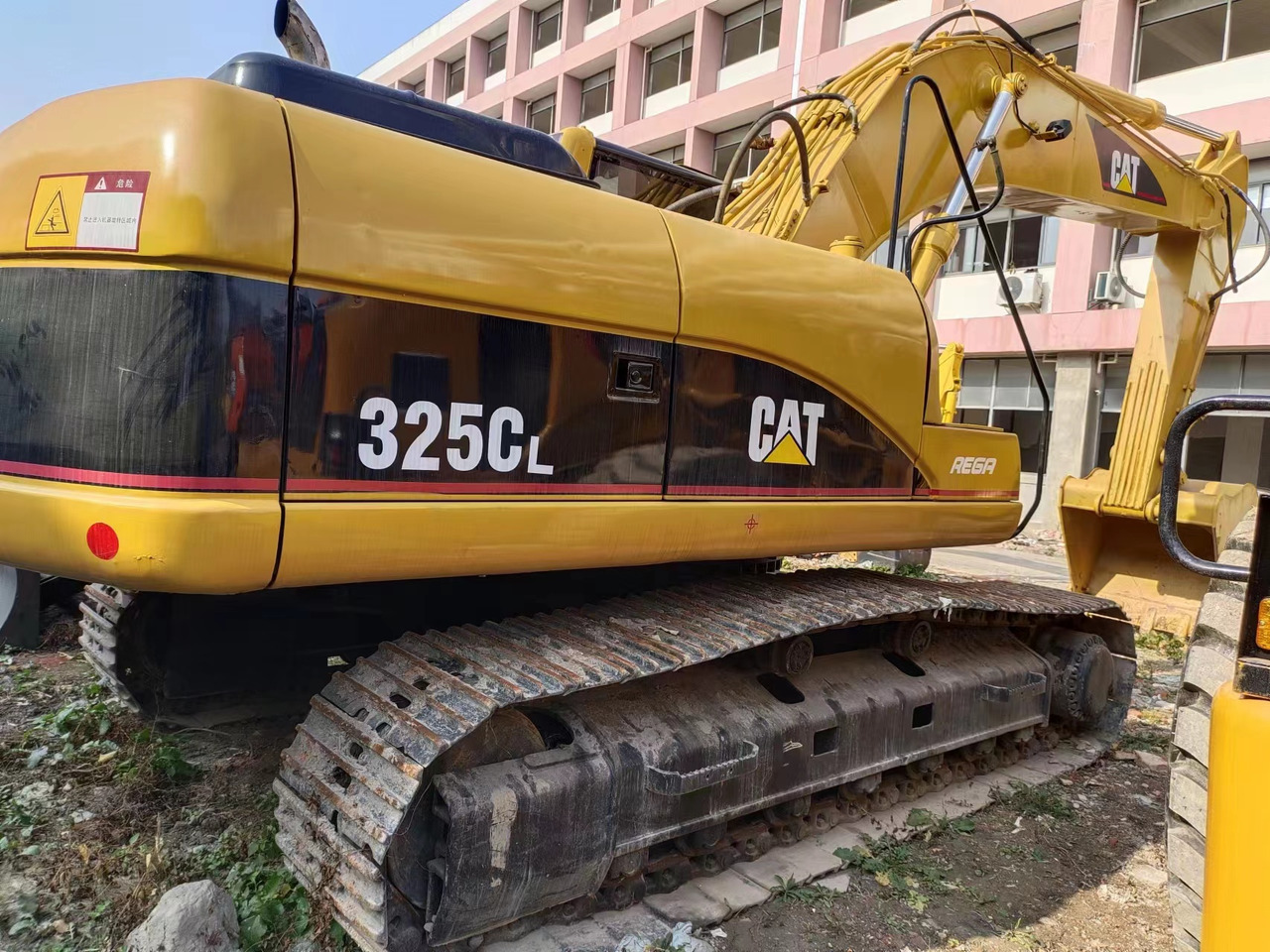 CAT 325CL - Lánctalpas kotró: 1 kép. CAT 325CL - Lánctalpas kotró: 1 kép.