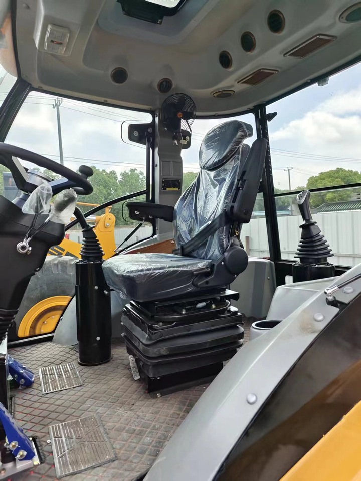 CAT 420F - Kotrórakodó: 4 kép. CAT 420F - Kotrórakodó: 4 kép.