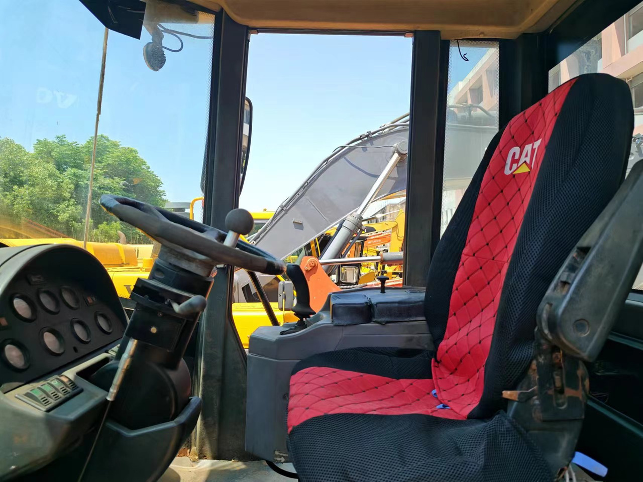 CAT 950G - Gumikerekes homlokrakodó: 3 kép. CAT 950G - Gumikerekes homlokrakodó: 3 kép.