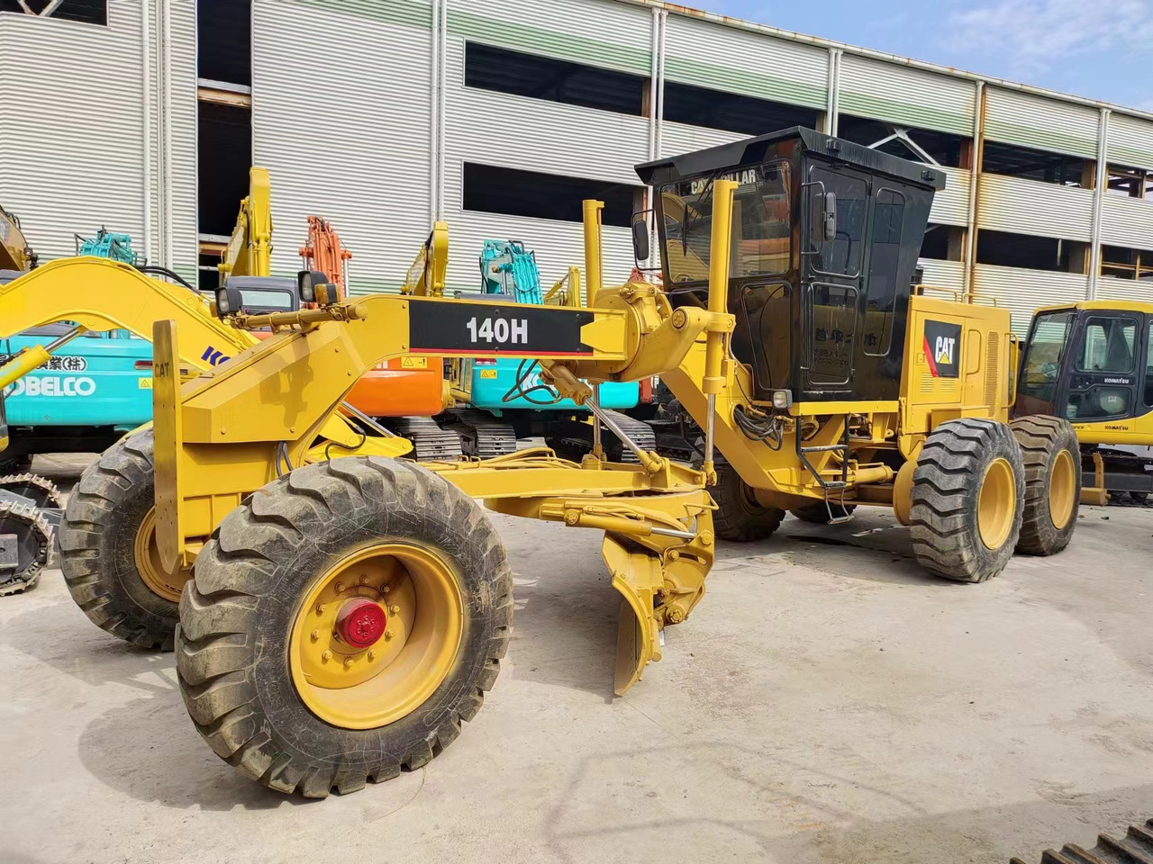 CATERPILLAR 140H - Gréder: 2 kép. CATERPILLAR 140H - Gréder: 2 kép.