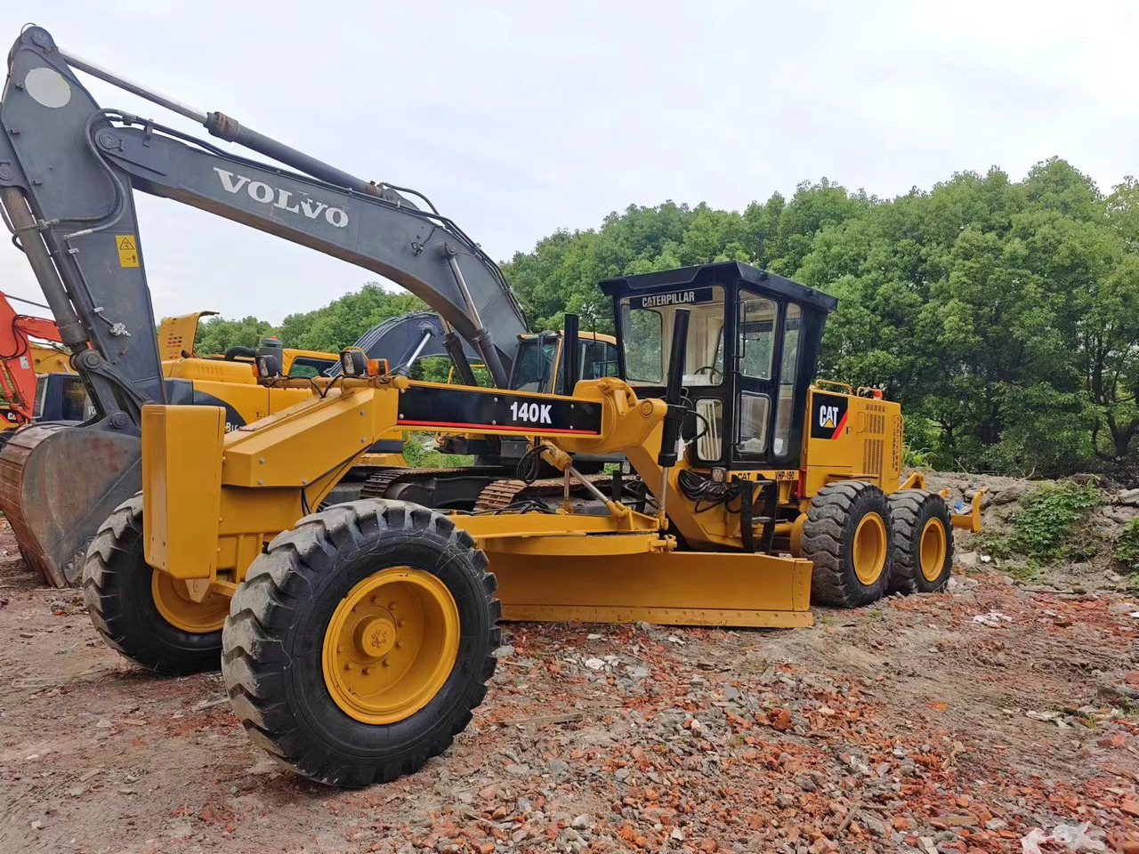 CATERPILLAR 140K - Gréder: 2 kép. CATERPILLAR 140K - Gréder: 2 kép.