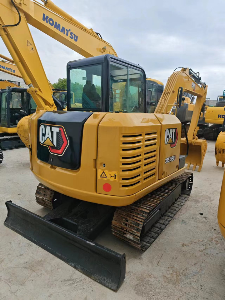 CATERPILLAR 305.5E2 - Minikotró: 2 kép. CATERPILLAR 305.5E2 - Minikotró: 2 kép.