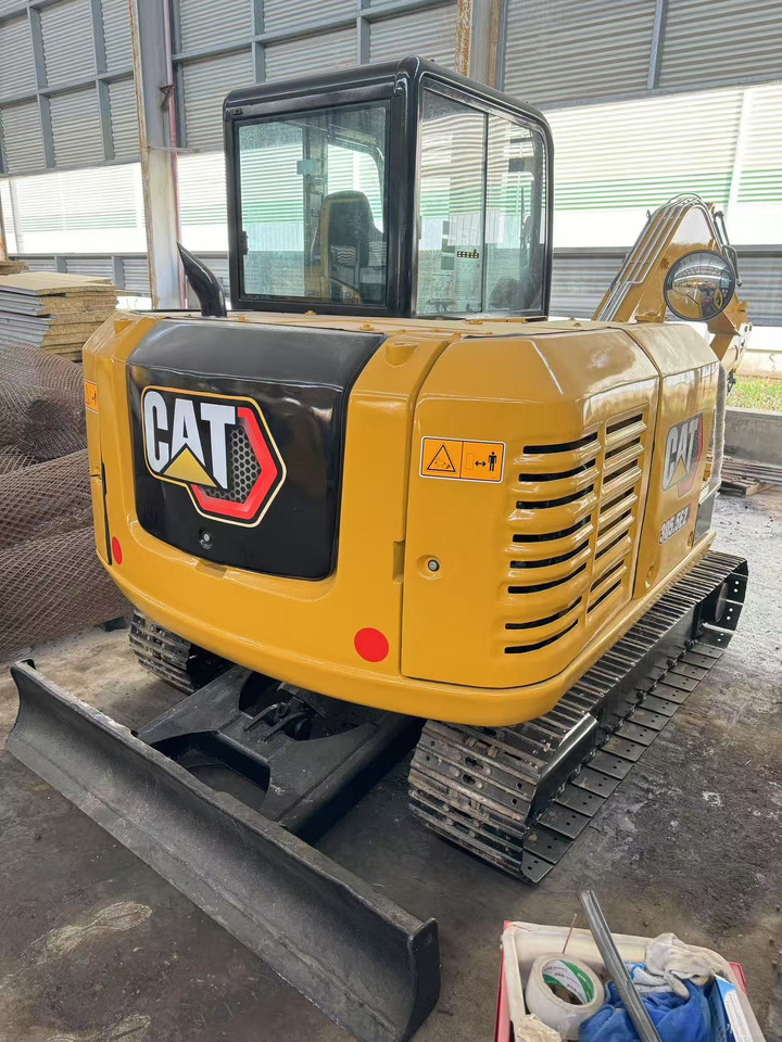 CATERPILLAR 305.5E2 - Minikotró: 2 kép. CATERPILLAR 305.5E2 - Minikotró: 2 kép.