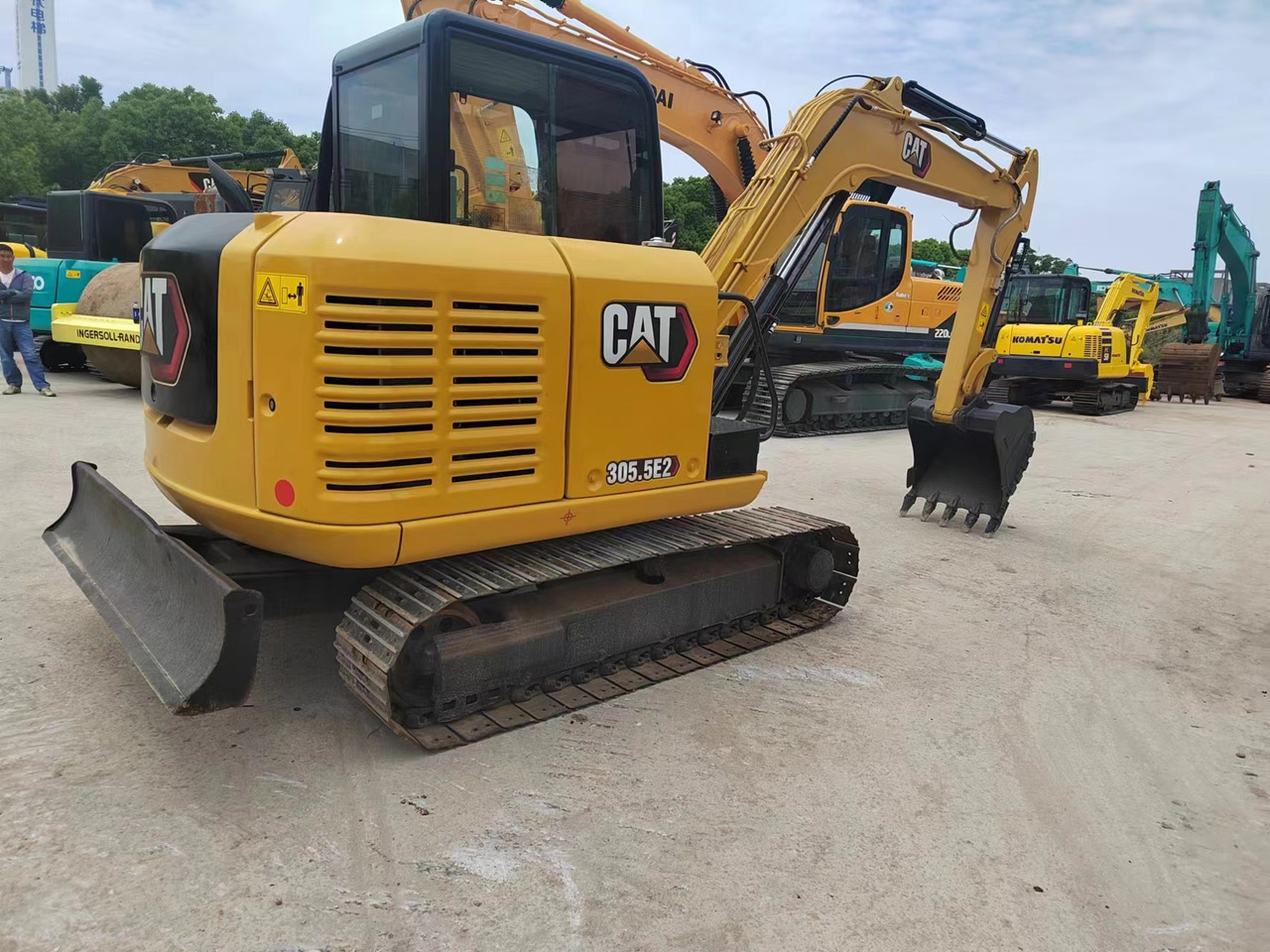 CATERPILLAR 305.5E2 - Minikotró: 1 kép. CATERPILLAR 305.5E2 - Minikotró: 1 kép.