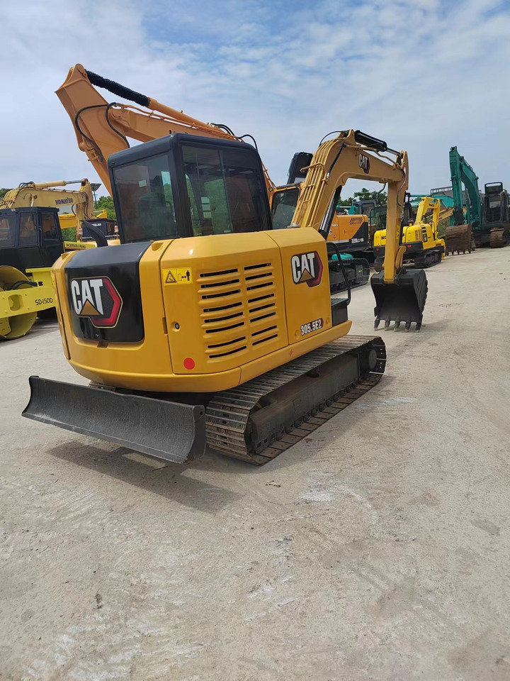 CATERPILLAR 305.5E2 - Minikotró: 5 kép. CATERPILLAR 305.5E2 - Minikotró: 5 kép.