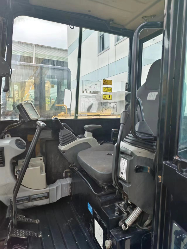 CATERPILLAR 305.5E2 - Minikotró: 5 kép. CATERPILLAR 305.5E2 - Minikotró: 5 kép.