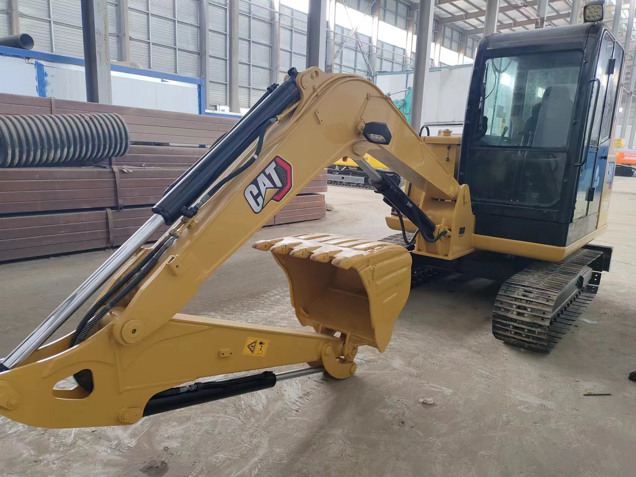 CATERPILLAR 306E2 - Minikotró: 5 kép. CATERPILLAR 306E2 - Minikotró: 5 kép.