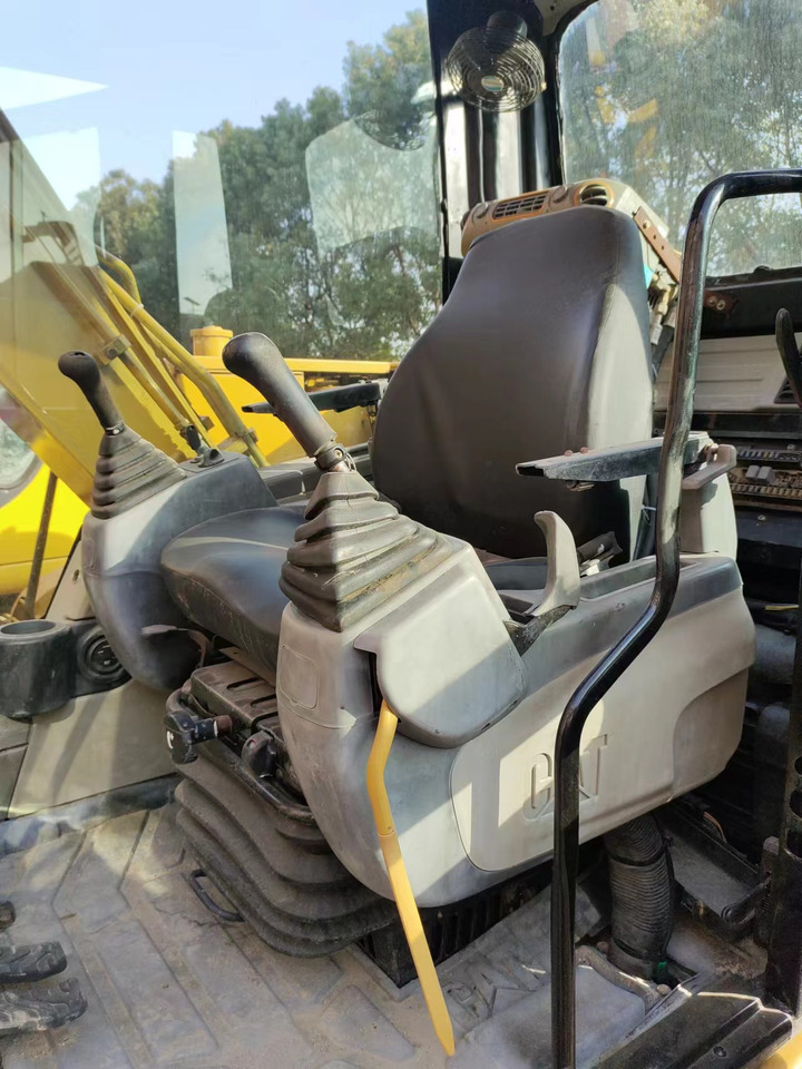 CATERPILLAR 307D - Minikotró: 3 kép. CATERPILLAR 307D - Minikotró: 3 kép.