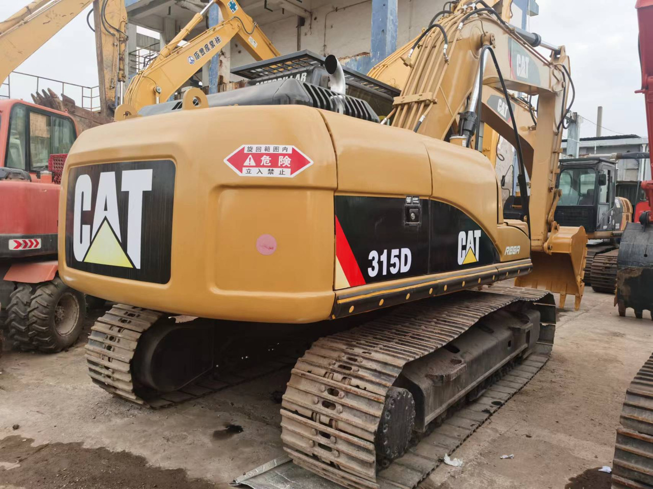 CATERPILLAR 315D - Lánctalpas kotró: 2 kép. CATERPILLAR 315D - Lánctalpas kotró: 2 kép.