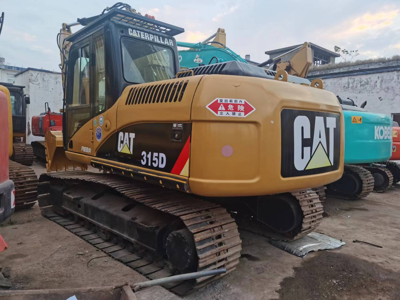 CATERPILLAR 315D - Lánctalpas kotró: 1 kép. CATERPILLAR 315D - Lánctalpas kotró: 1 kép.