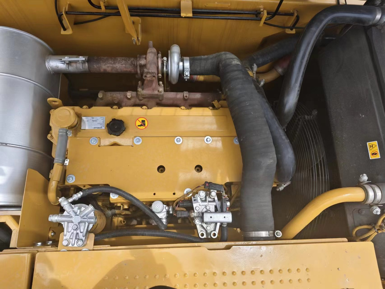 Lánctalpas kotró CATERPILLAR 320D: 7 kép.
