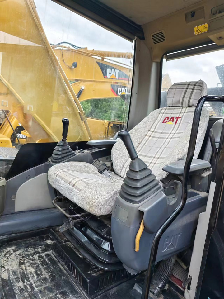 CATERPILLAR 320D2 CAT - Lánctalpas kotró: 3 kép. CATERPILLAR 320D2 CAT - Lánctalpas kotró: 3 kép.