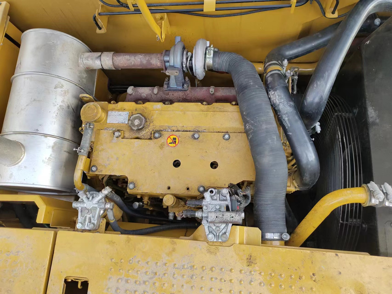 CATERPILLAR 320D2L CAT 320D - Lánctalpas kotró: 5 kép. CATERPILLAR 320D2L CAT 320D - Lánctalpas kotró: 5 kép.