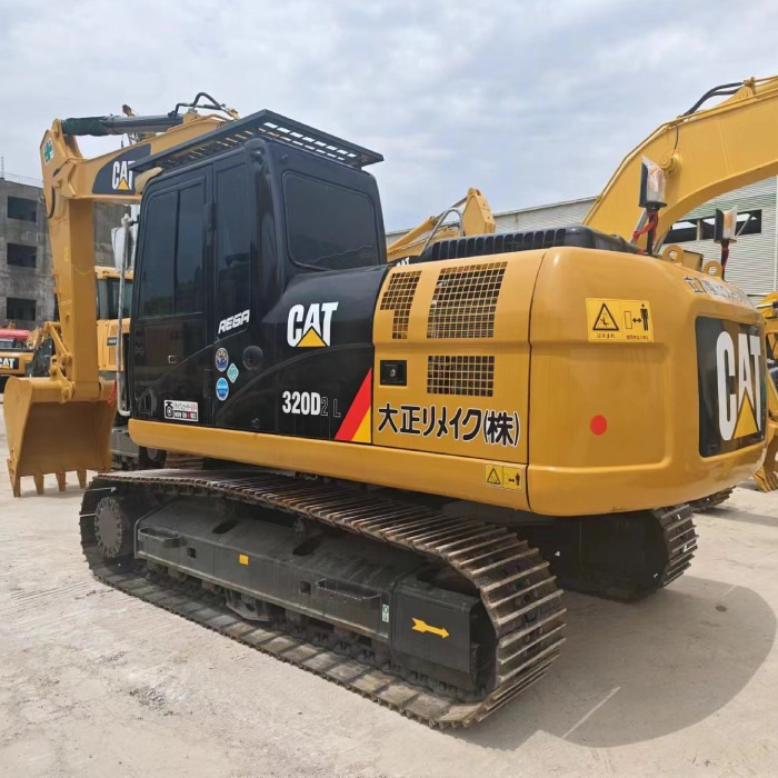 CATERPILLAR 320DL - Lánctalpas kotró: 1 kép. CATERPILLAR 320DL - Lánctalpas kotró: 1 kép.