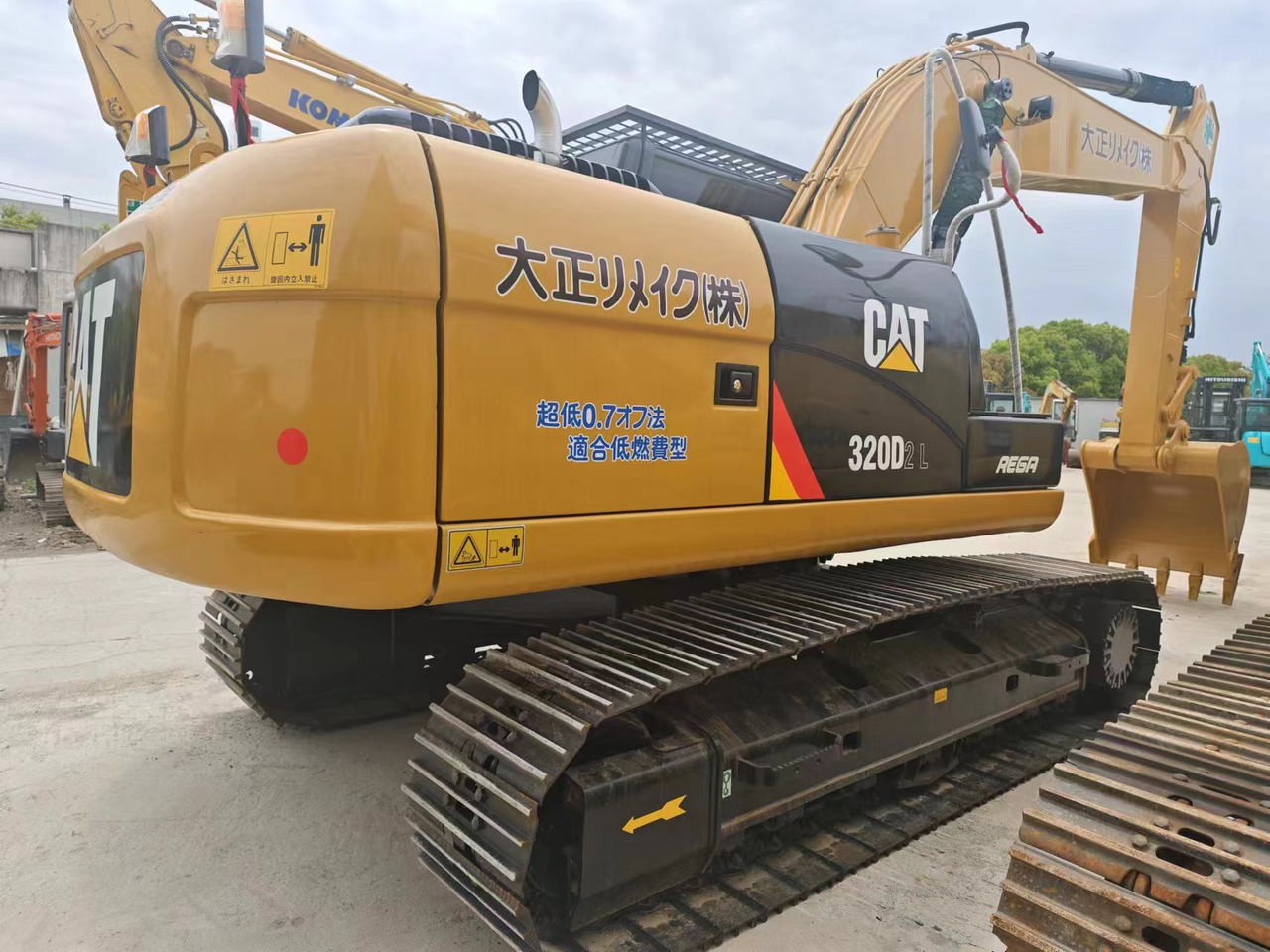 CATERPILLAR 320DL - Lánctalpas kotró: 1 kép. CATERPILLAR 320DL - Lánctalpas kotró: 1 kép.