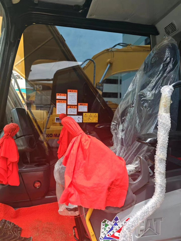 CATERPILLAR 320DL - Lánctalpas kotró: 5 kép. CATERPILLAR 320DL - Lánctalpas kotró: 5 kép.