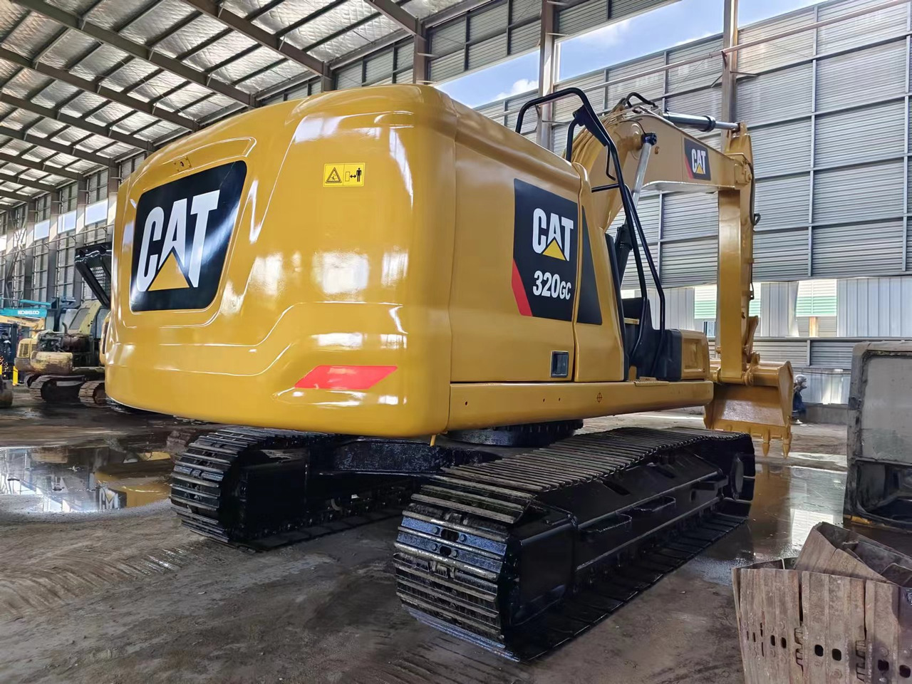 CATERPILLAR 320GC CAT 320 - Lánctalpas kotró: 1 kép. CATERPILLAR 320GC CAT 320 - Lánctalpas kotró: 1 kép.