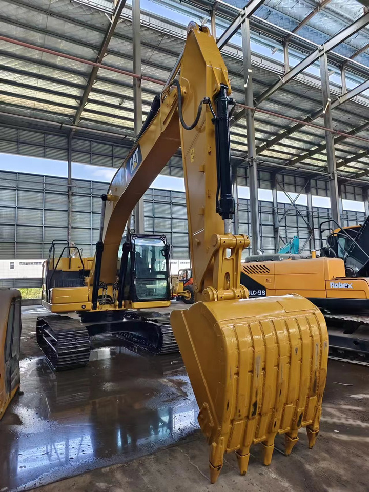CATERPILLAR 320GC - Lánctalpas kotró: 4 kép. CATERPILLAR 320GC - Lánctalpas kotró: 4 kép.