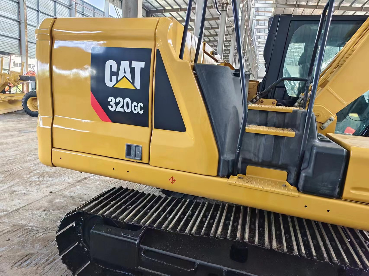 CATERPILLAR 320GC - Lánctalpas kotró: 3 kép. CATERPILLAR 320GC - Lánctalpas kotró: 3 kép.