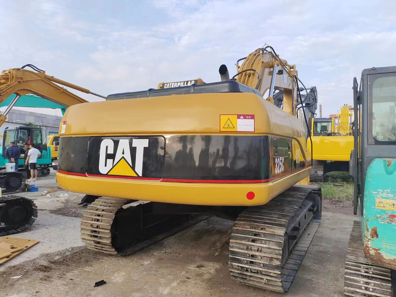 CATERPILLAR 325C - Lánctalpas kotró: 5 kép. CATERPILLAR 325C - Lánctalpas kotró: 5 kép.