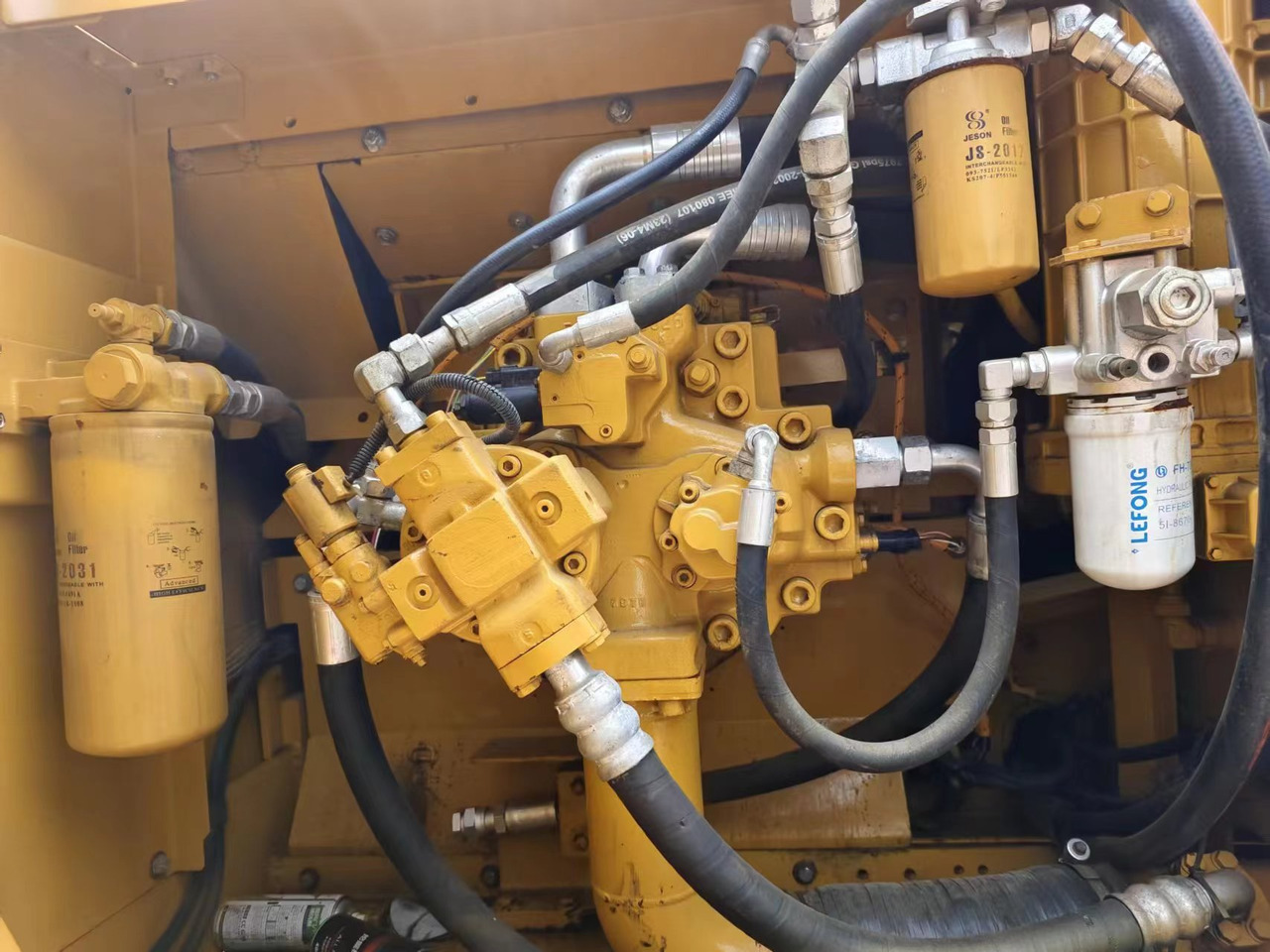 CATERPILLAR 336D2L CAT 336 - Lánctalpas kotró: 5 kép. CATERPILLAR 336D2L CAT 336 - Lánctalpas kotró: 5 kép.