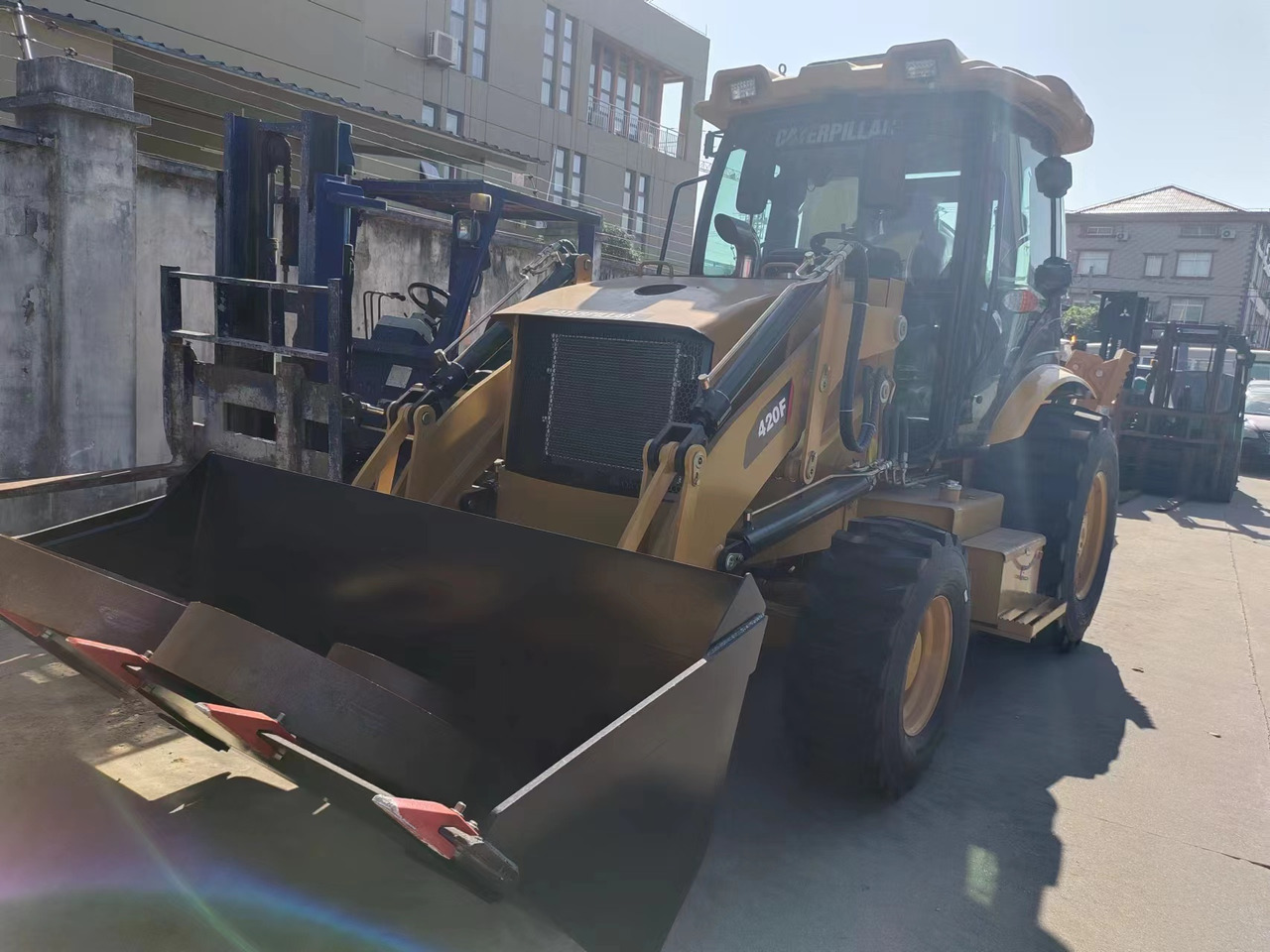 CATERPILLAR 420f - Kotrórakodó: 4 kép. CATERPILLAR 420f - Kotrórakodó: 4 kép.