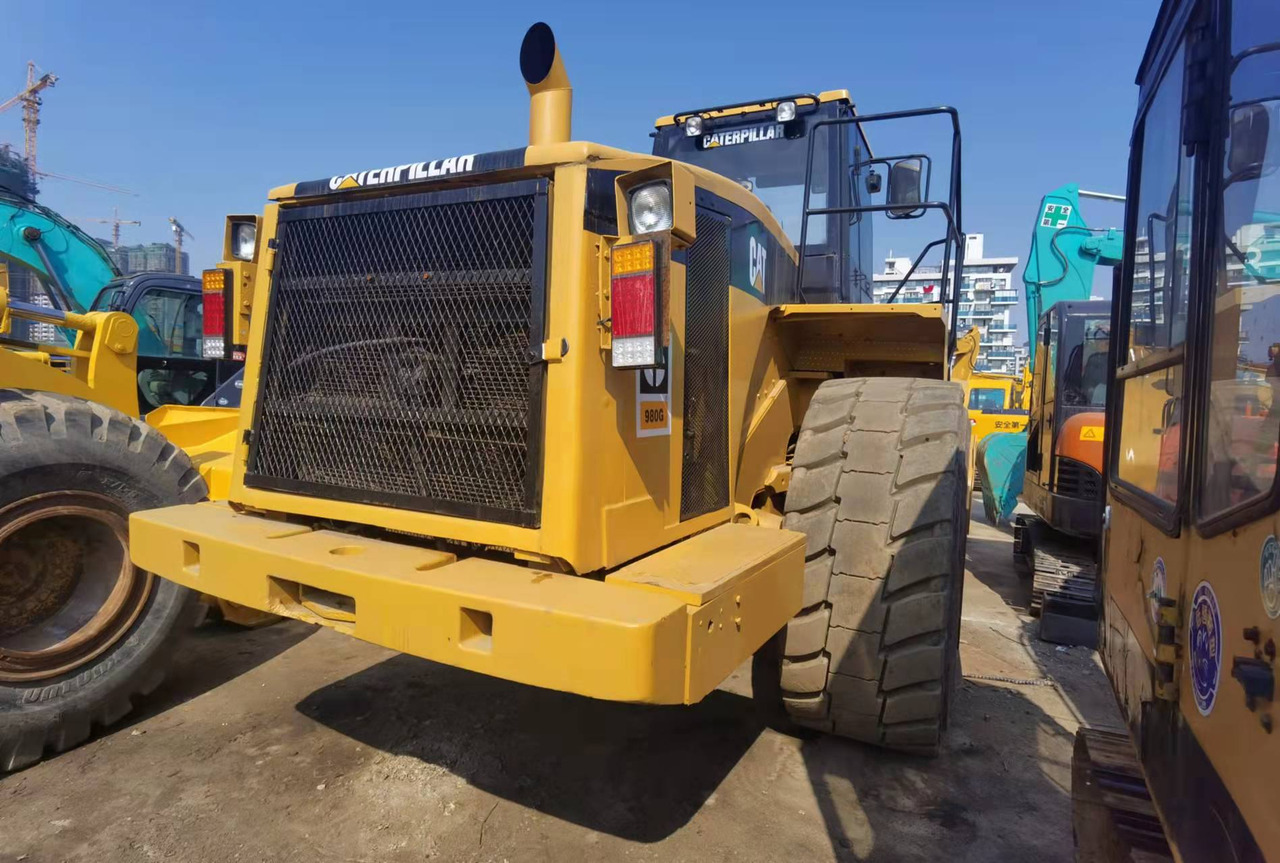 CATERPILLAR 980G - Gumikerekes homlokrakodó: 3 kép. CATERPILLAR 980G - Gumikerekes homlokrakodó: 3 kép.