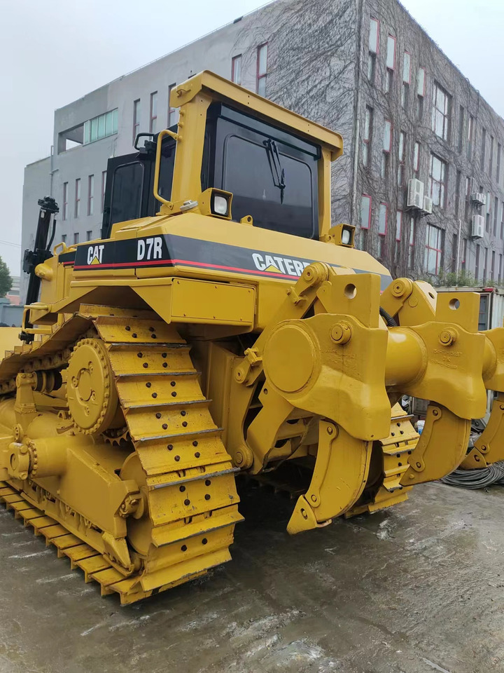 CATERPILLAR D7R - Buldózer: 5 kép. CATERPILLAR D7R - Buldózer: 5 kép.