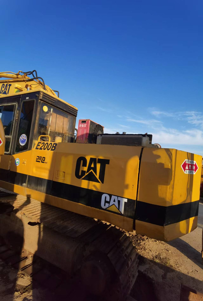 CATERPILLAR E200B - Lánctalpas kotró: 3 kép. CATERPILLAR E200B - Lánctalpas kotró: 3 kép.