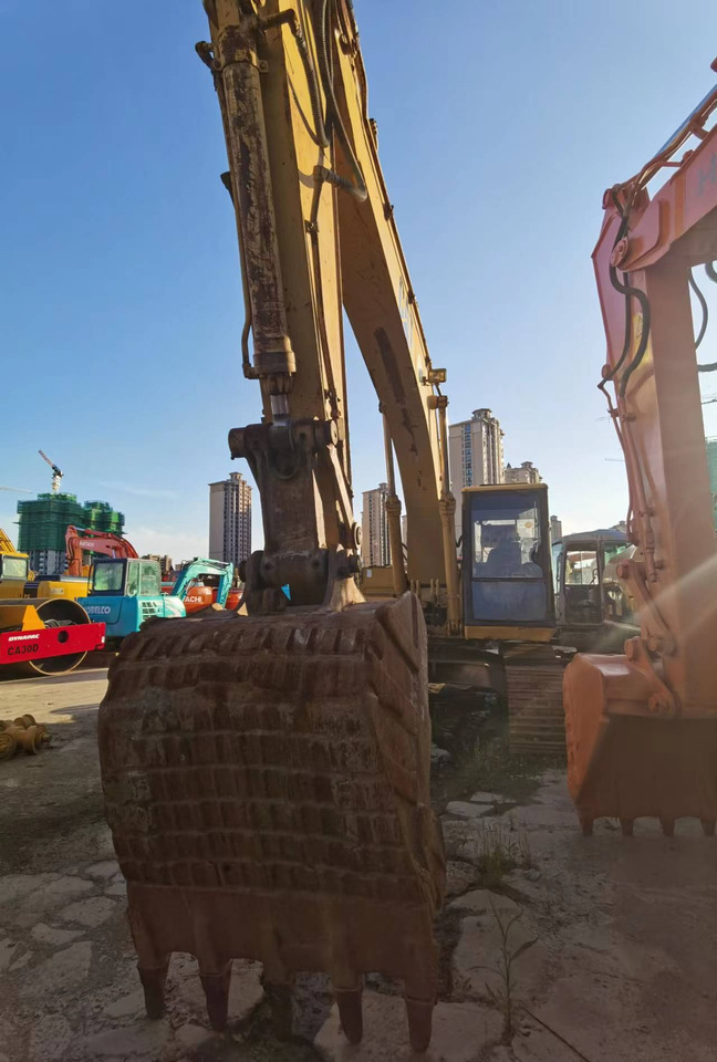 CATERPILLAR E200B - Lánctalpas kotró: 2 kép. CATERPILLAR E200B - Lánctalpas kotró: 2 kép.