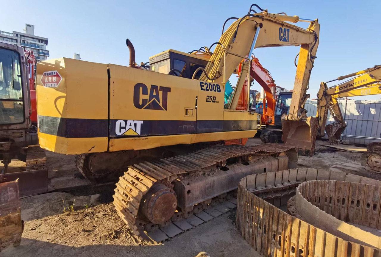 CATERPILLAR E200B - Lánctalpas kotró: 1 kép. CATERPILLAR E200B - Lánctalpas kotró: 1 kép.