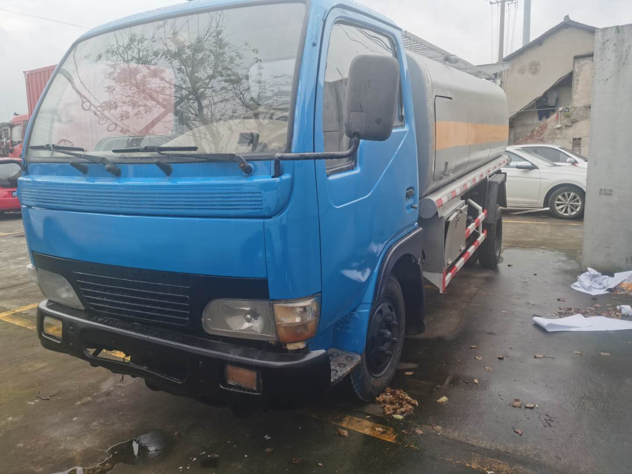 DONGFENG 6ton - Tartályos teherautó: 2 kép. DONGFENG 6ton - Tartályos teherautó: 2 kép.