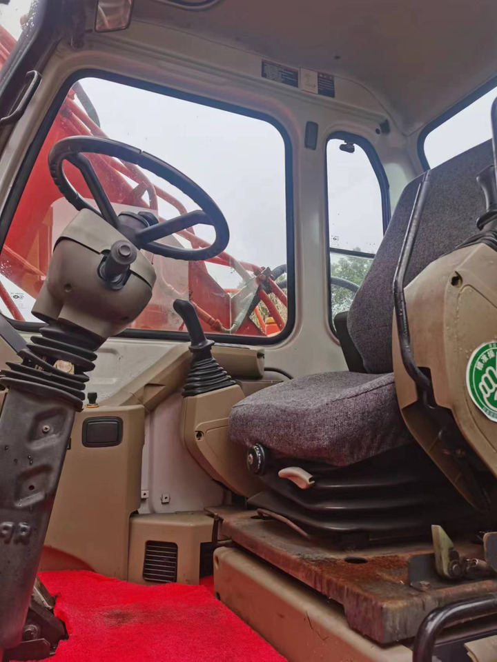 DOOSAN DH150W-7 - Gumikerekes kotró: 3 kép. DOOSAN DH150W-7 - Gumikerekes kotró: 3 kép.