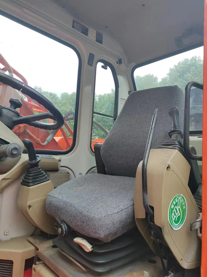 DOOSAN DH150W-7 - Gumikerekes kotró: 4 kép. DOOSAN DH150W-7 - Gumikerekes kotró: 4 kép.