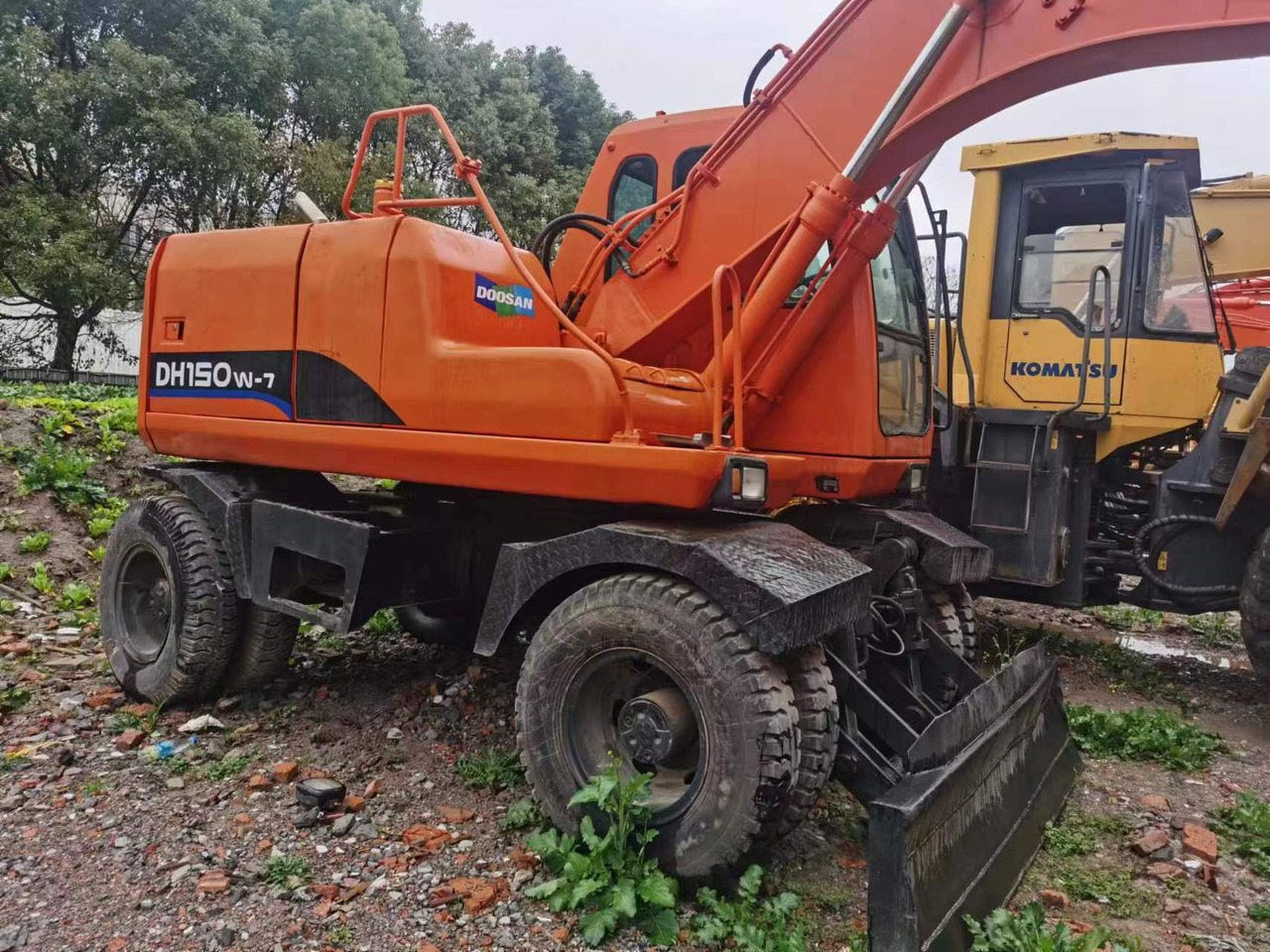 DOOSAN DH150W-7 - Gumikerekes kotró: 4 kép. DOOSAN DH150W-7 - Gumikerekes kotró: 4 kép.