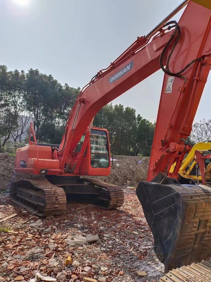 DOOSAN DH225LC-7 - Lánctalpas kotró: 5 kép. DOOSAN DH225LC-7 - Lánctalpas kotró: 5 kép.